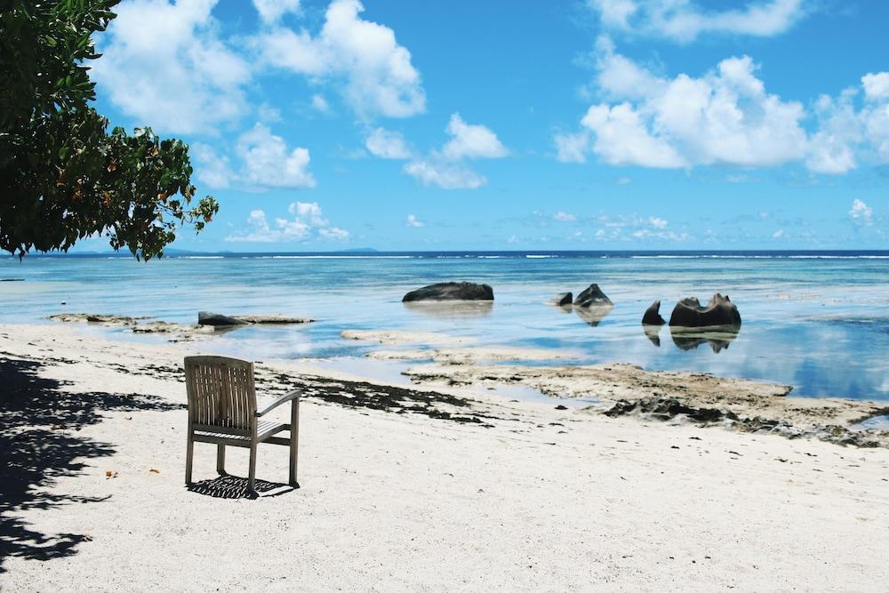 Crown Beach Hotel Seychelles Pointe Au Sel Exterior photo