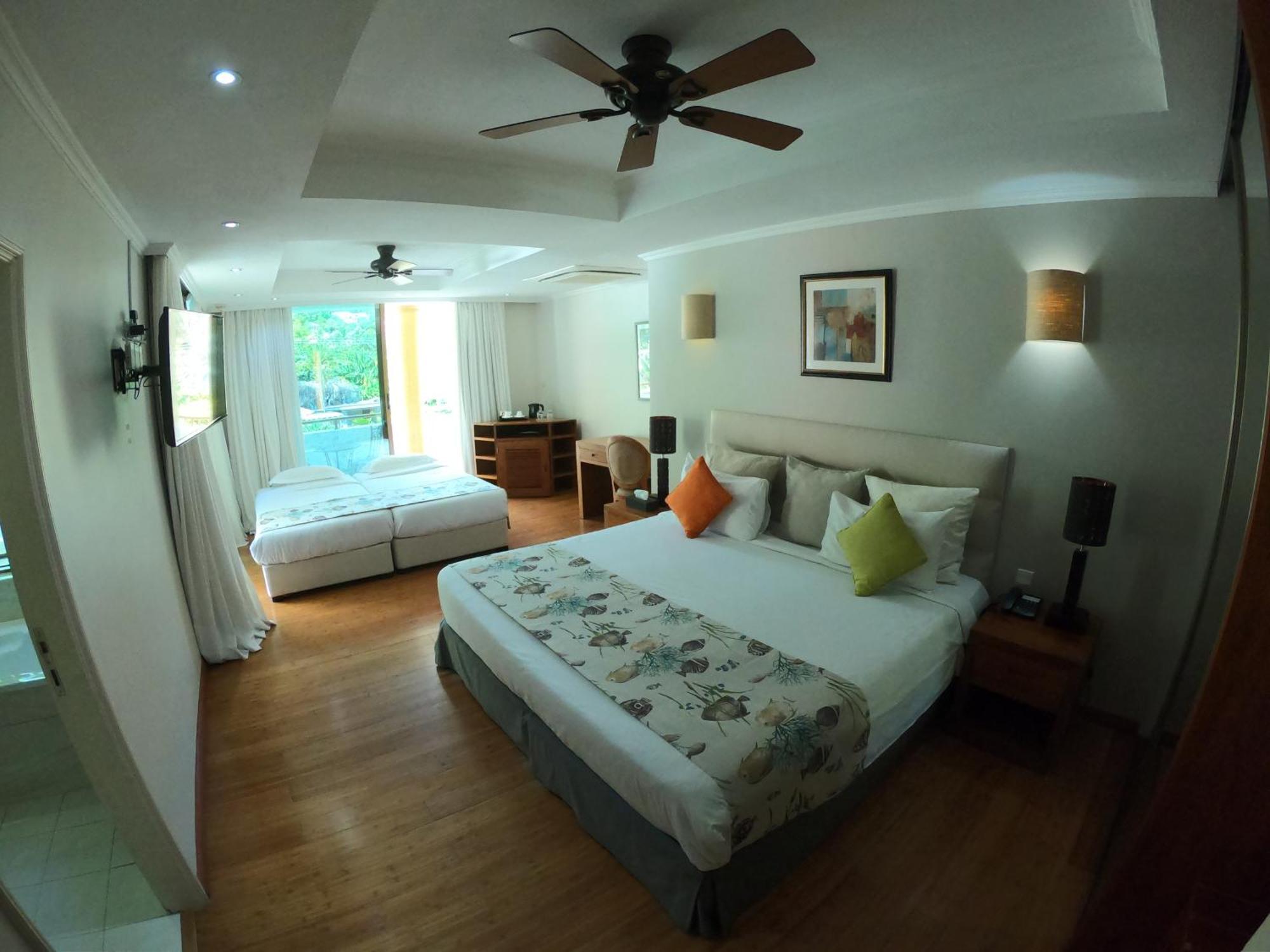 Crown Beach Hotel Seychelles Pointe Au Sel Exterior photo